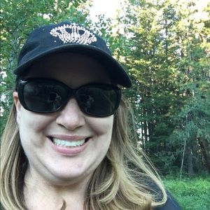 Meet your Posher, Cynthia